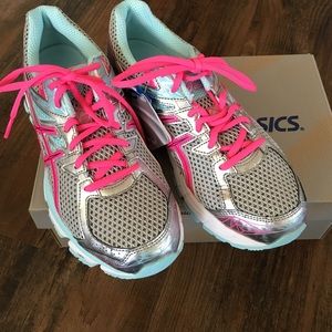 BNWT Asics Running Shoes w/Gel Cushioning