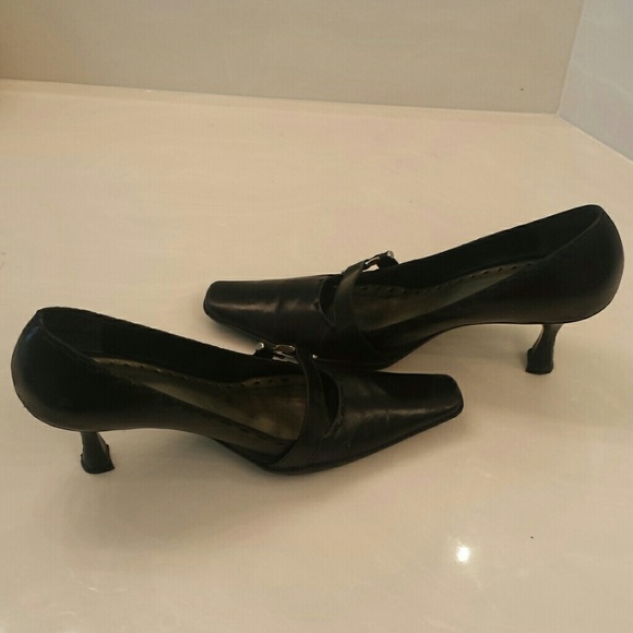 Shoes - Picture 3 of 4