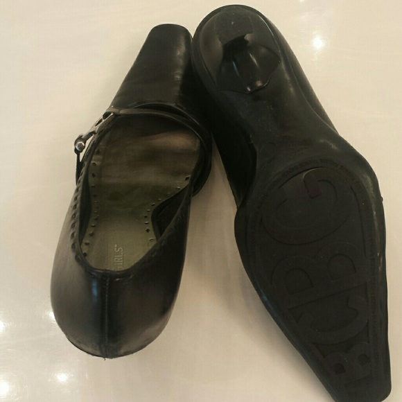 Shoes - Picture 4 of 4