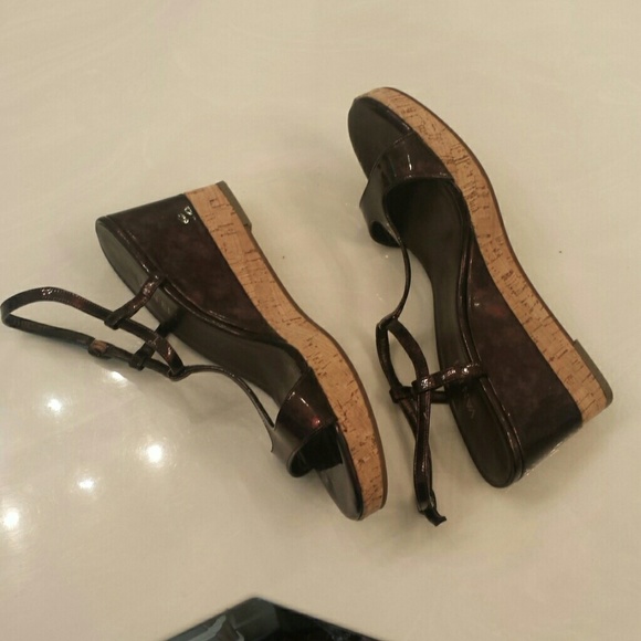 Shoes - Picture 2 of 4