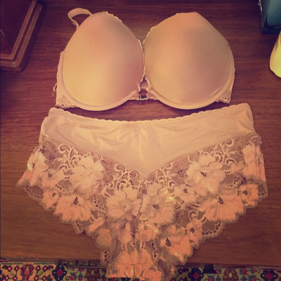 Racerback Push-up in Lilac 32DD and panty size SM