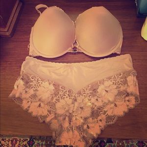 Racerback Push-up in Lilac 32DD and panty size SM