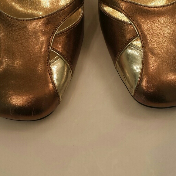 Shoes - Picture 4 of 4