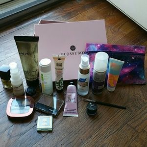 Ipsy galaxy beauty bundle.