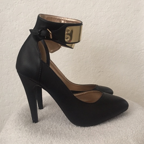 Round Toe Pumps With Gold Plated Ankle Straps - Picture 2 of 4