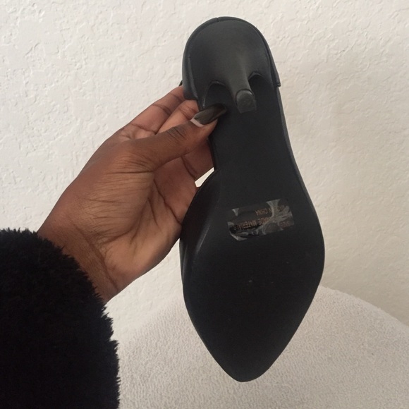 Round Toe Pumps With Gold Plated Ankle Straps - Picture 3 of 4