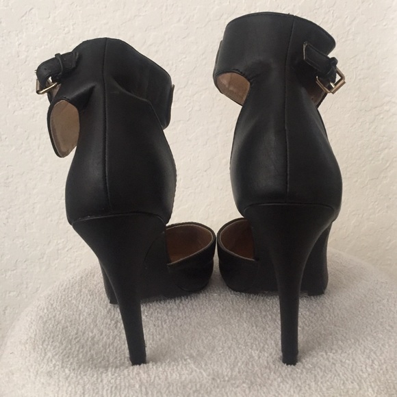 Round Toe Pumps With Gold Plated Ankle Straps - Picture 4 of 4