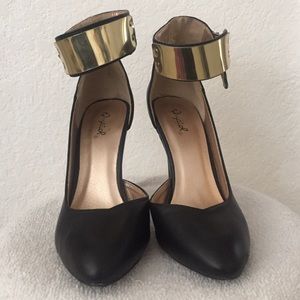 Round Toe Pumps With Gold Plated Ankle Straps