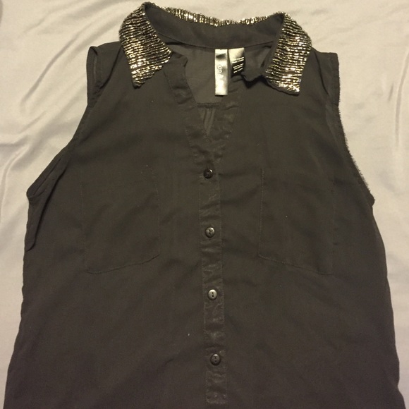 Black beaded sleeveless shirt!