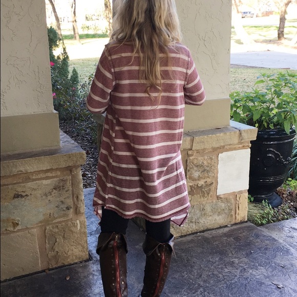 🎉 1 Hour Sale 🎉 Maroon & White Cardigan - Picture 2 of 3