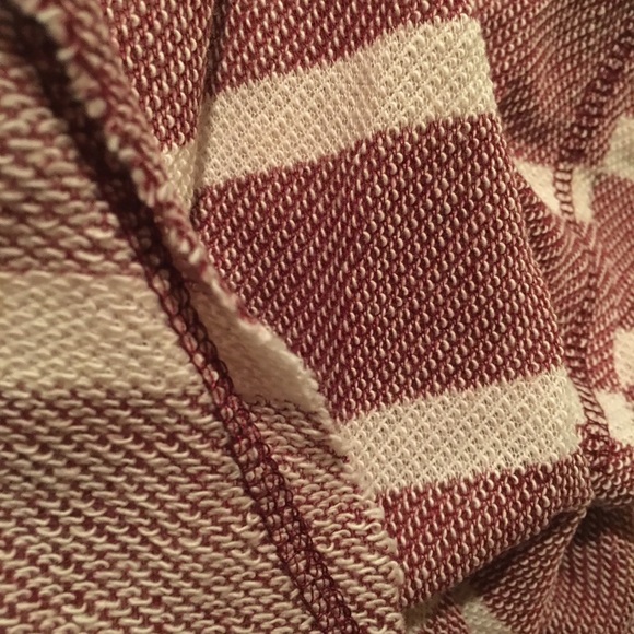 🎉 1 Hour Sale 🎉 Maroon & White Cardigan - Picture 3 of 3