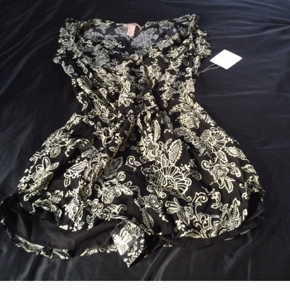 🆕✨NWOT Romper - Picture 3 of 3