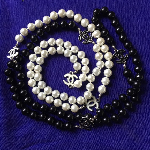 Elegant Black & White Pearl Necklace