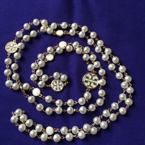 Elegant Long Pearl Necklace in Ecru