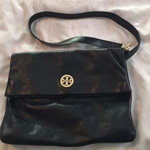100% authentic spacious Tory Burch messenger 👜