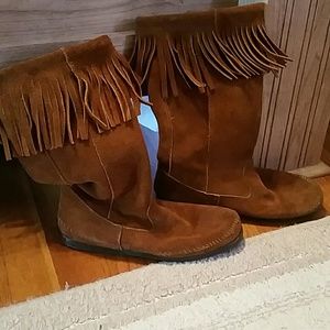 Final mark down ~ Minnetonka boot