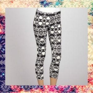 LA Class Capri leggings size S-M tribal print