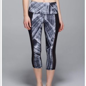 Lululemon Hot to Street *RARE* size 4 NWOT