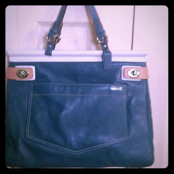 Authentic blue coach bag. Like brand new condition