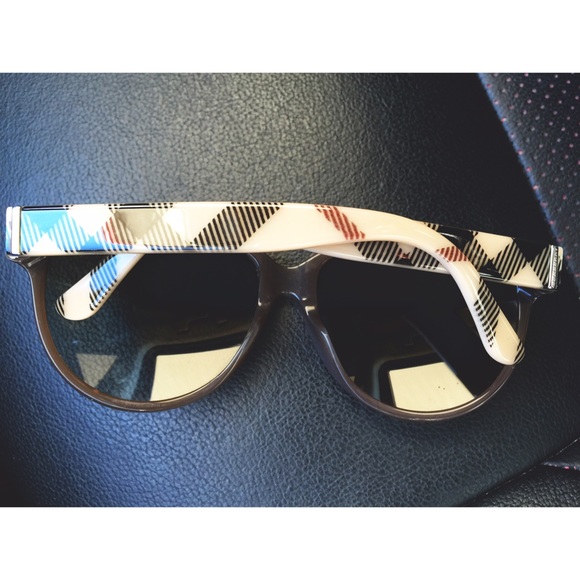 ❌SOLD❌Burberry Sunglasses 4088-M