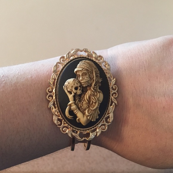 Day of the Dead Lady of Death Cameo Bracelet - Picture 4 of 4