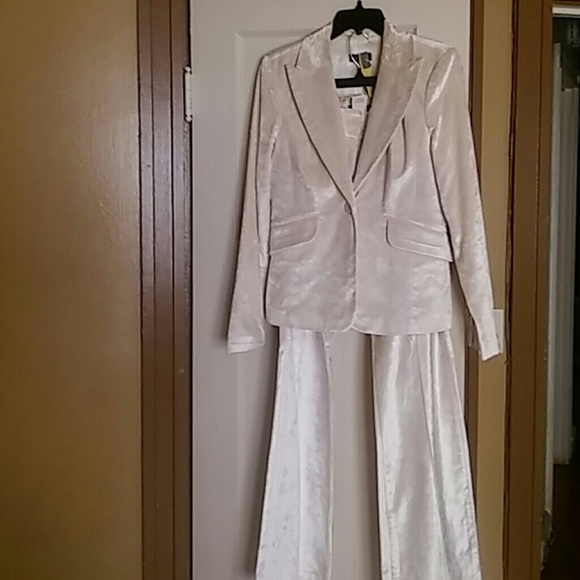 Bebe Beautiful Ivory 2pc Imported Fabric PantSuit