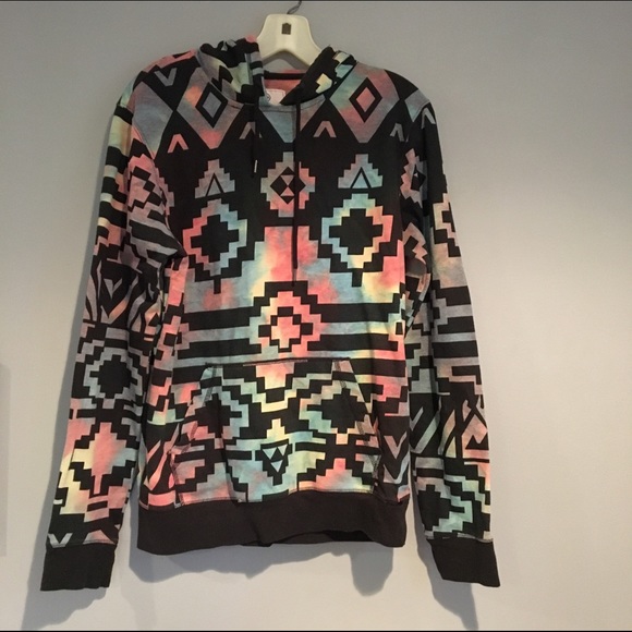 Tribal Print Hoodie - Picture 3 of 4