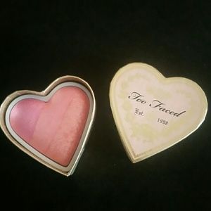 Too faced blush