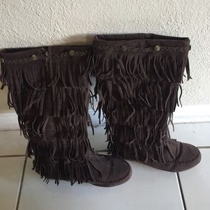 Moccasin inspired fringe boots size 9