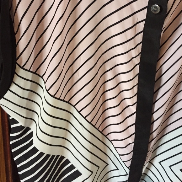 New York & Co Top - Picture 3 of 3