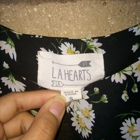 NWOT L.A. Hearts Daisy Crop Top - Picture 3 of 4
