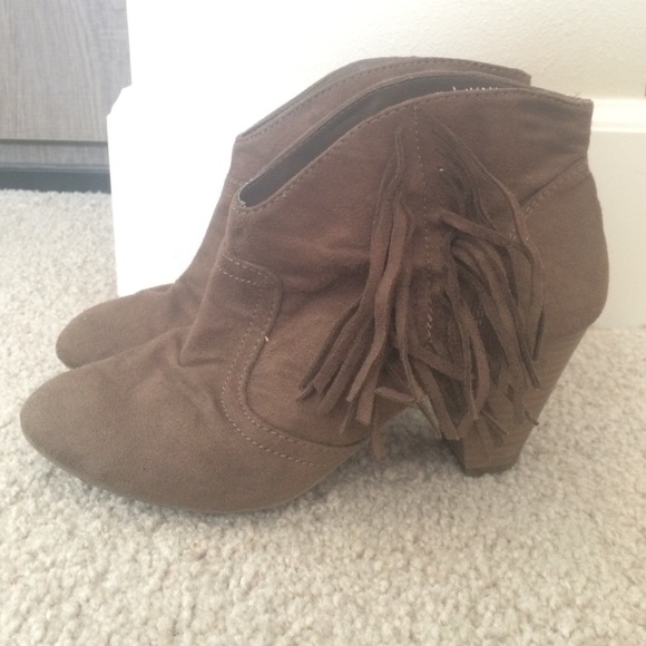 Brand new aeo fringe booties!!