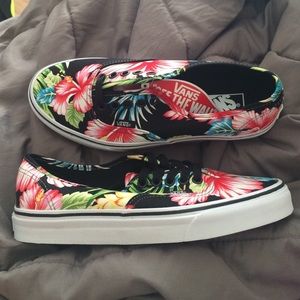 NWT Hawaiian Floral Vans