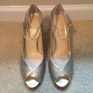 Ivanka Trump GORGEOUS sparkle heels