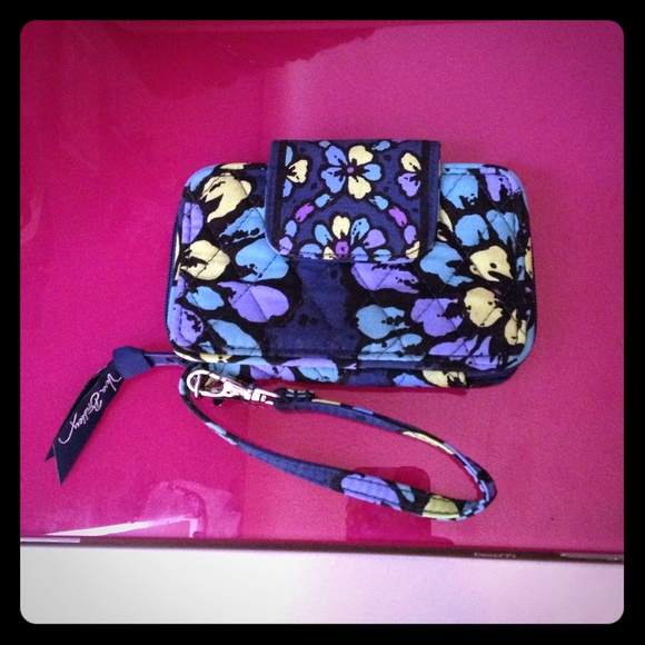 Vera Bradley Clutches & Wallets - Vera Bradley Wristlet 💙