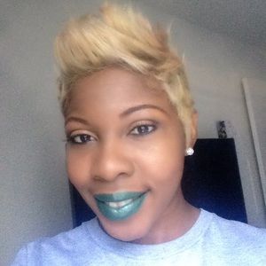 Meet your Posher, Candace