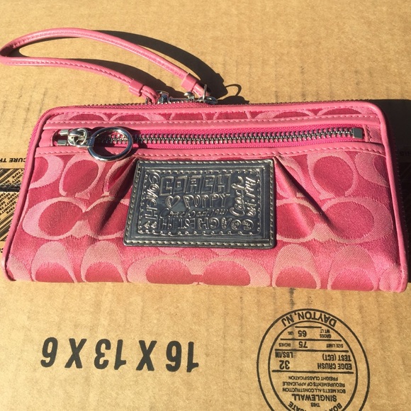 Coach Handbags - Pink coach wallet