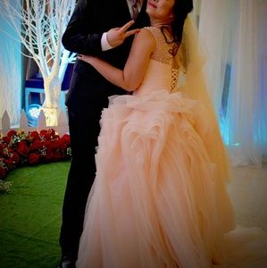 Preowned organza wedding dress sz 2-4