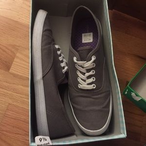 Gray canvas