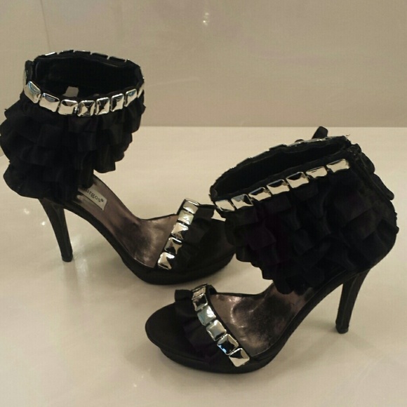 Shoes - Picture 3 of 4