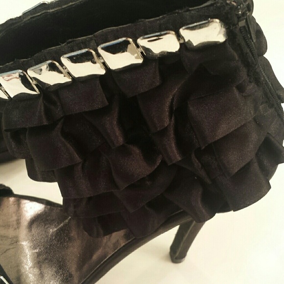 Shoes - Picture 4 of 4