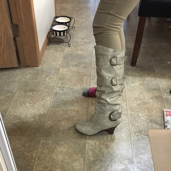 CUTE Wedge Boots - Picture 2 of 4