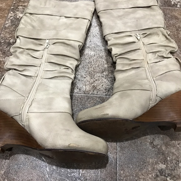 CUTE Wedge Boots - Picture 3 of 4