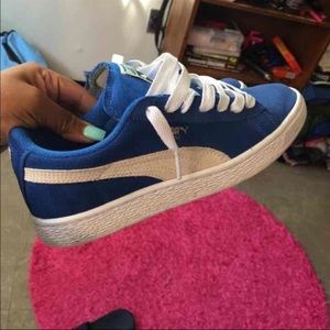 Electric blue Pumas