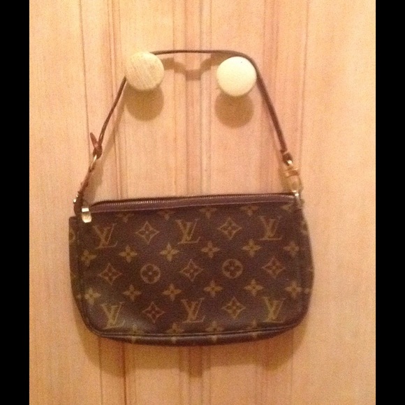 Louis Vuitton Pochette
