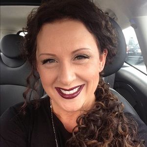 Meet your Posher, Adella