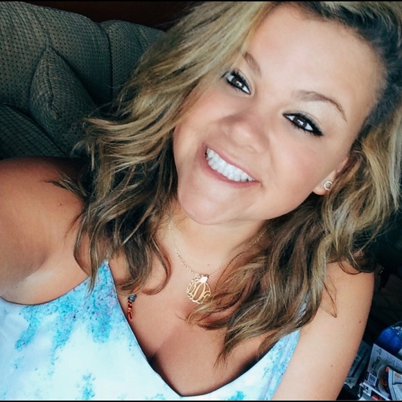 Meet Your Posher, Deanna - Picture 2 of 3