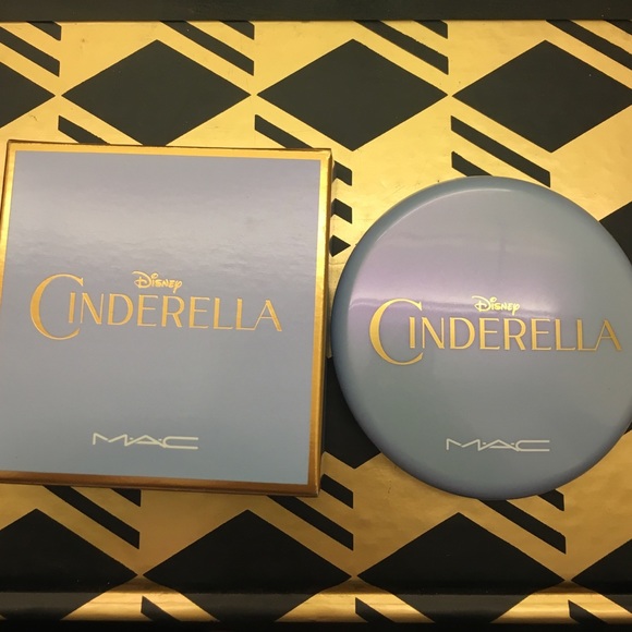 MAC Cinderella pressed powder in Coupe D'Chic