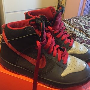 Women's 9.5 high top Nike dunks