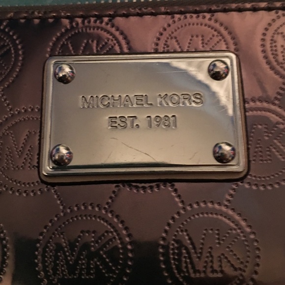 Authentic Michael Kors wristlet - Picture 2 of 4